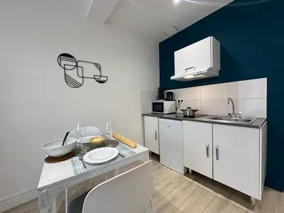 Cuisine ou kitchenette dans l'établissement C Helsinki - Studio cosy près du centre-ville