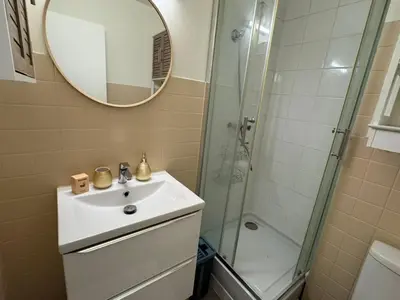 Salle de bains dans l'établissement Studio moderne et sécurisé