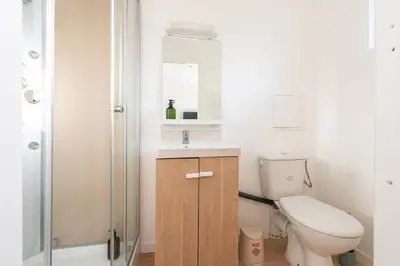 Salle de bains dans l'établissement Aceta Home Saint-Quentin - Appartement Jardin Sauge