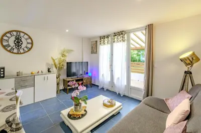 Télévision ou salle de divertissement dans l'établissement Gîte de la Sambre - Gîte pour 4p
