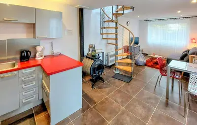 Cuisine ou kitchenette dans l'établissement Nice Home In Boissy Le Châtel With Swimming Pool