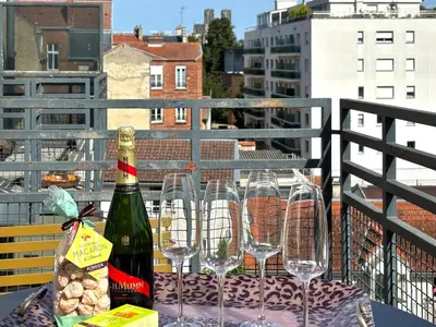 Boissons dans l'établissement Vivez au large dans ce grand T3
