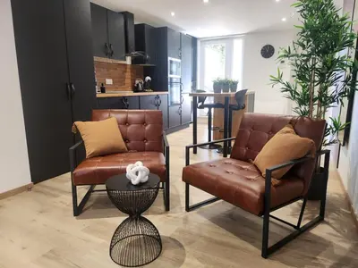 Coin salon dans l'établissement Suite R&B avec Terrasse -5 mins gare - Rue calme dans centre ville