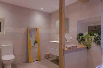 Salle de bains dans l'établissement ORoom Lov'Rette Coulommiers