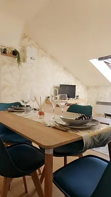 Coin salon dans l'établissement Appartement cosy avec bureau 35m2 au 2e étage