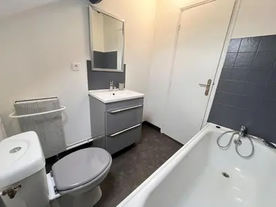 Salle de bains dans l'établissement E - Au petit bonheur cosy proche du centre-ville