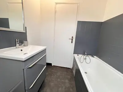 Salle de bains dans l'établissement E - Au petit bonheur cosy proche du centre-ville