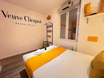 Un ou plusieurs lits dans un hébergement de l'établissement L'Ecrin de Clicquot, studio cosy au cœur d'Epernay