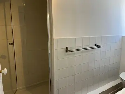 Salle de bains dans l'établissement Au Carino Reims Forum