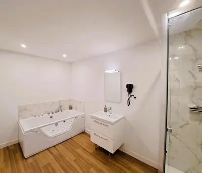Salle de bains dans l'établissement Turin - Charme et confort au cœur de Reims