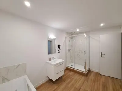 Salle de bains dans l'établissement Turin - Charme et confort au cœur de Reims