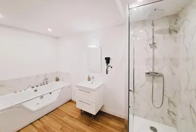 Salle de bains dans l'établissement Turin - Charme et confort au cœur de Reims