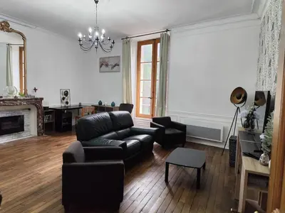Coin salon dans l'établissement Grande maison familiale au vert