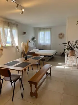 Un ou plusieurs lits dans un hébergement de l'établissement Appartement avec Parking gratuit sur place