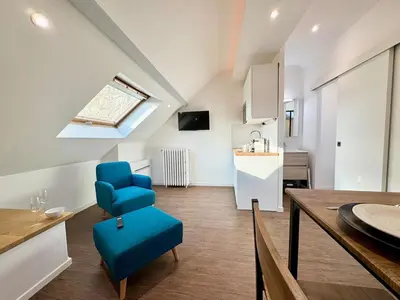 Télévision ou salle de divertissement dans l'établissement Wellness Suite Ponsardin 3 - Reims Centre