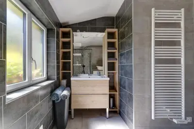 Salle de bains dans l'établissement L'Orée du Bois - Avec Jardin