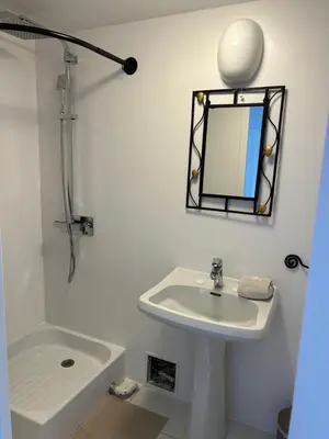 Salle de bains dans l'établissement Duplex privatif, Piscine et Spa