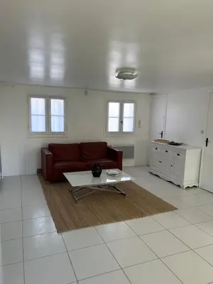 Coin salon dans l'établissement Duplex privatif, Piscine et Spa