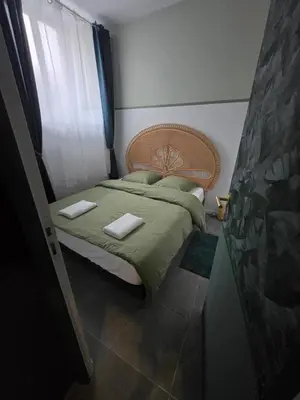 Un ou plusieurs lits dans un hébergement de l'établissement Love room - Jacuzzi - Salle de jeux complète