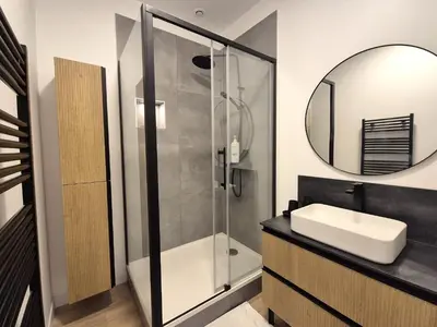 Salle de bains dans l'établissement Nuit des Sacres - Hyper Centre - Cathédrale
