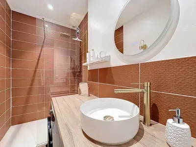 Salle de bains dans l'établissement Extrabrut