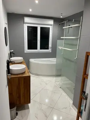 Salle de bains dans l'établissement House with Outdoor Jacuzzi