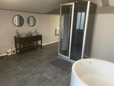 Salle de bains dans l'établissement Appartement dans un cadre bucolique