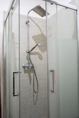 Salle de bains dans l'établissement Le Distingué