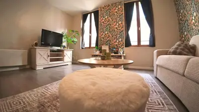 Télévision ou salle de divertissement dans l'établissement Studio Cosy 32 m2 hyper centre Châlons-en-Champagne