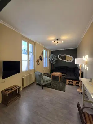 Télévision ou salle de divertissement dans l'établissement Maison centrale Hautvillers Berceau du Champagne