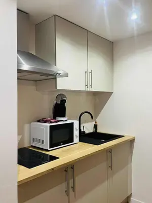 Cuisine ou kitchenette dans l'établissement Suite Muraille by Collection Aura - 4p - Hypercentre Charleville-Mézières à deux pas de la Place Ducale