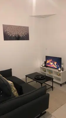 Télévision ou salle de divertissement dans l'établissement Saint Quentin city center apartment