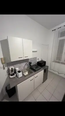Cuisine ou kitchenette dans l'établissement Saint Quentin city center apartment