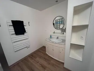 Salle de bains dans l'établissement Logement au coeur de Roye