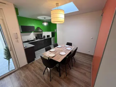 Cuisine ou kitchenette dans l'établissement Logement au coeur de Roye