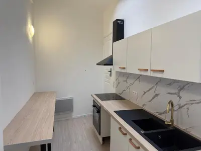 Cuisine ou kitchenette dans l'établissement Écrin de Roye