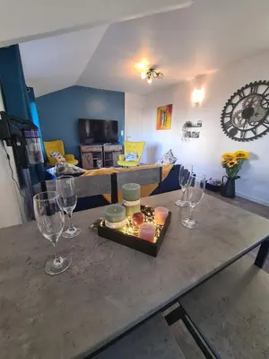 Télévision ou salle de divertissement dans l'établissement Longère au coeur de Reims complètement rénovée