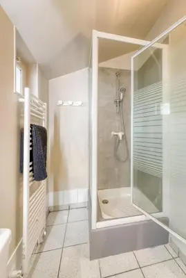 Salle de bains dans l'établissement Le Clemenceau 2