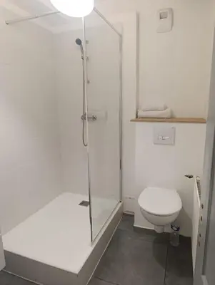 Salle de bains dans l'établissement Appartement Cosy du château