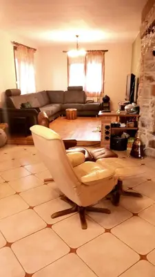 Coin salon dans l'établissement Holiday house in the Ardennes