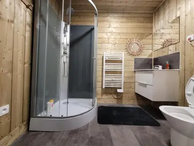 Salle de bains dans l'établissement Appartement entier au rez- de- chaussée