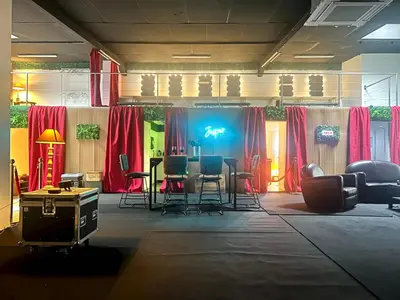 Coin salon dans l'établissement Loft Jaspar Studio - 200m2 pour groupes près de Paris