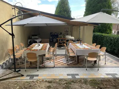 Restaurant ou autre lieu de restauration dans l'établissement Troubadour