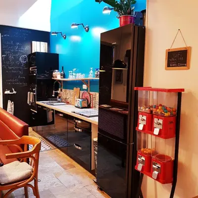 Cuisine ou kitchenette dans l'établissement Ancienne maison de ville en centre, proche gare