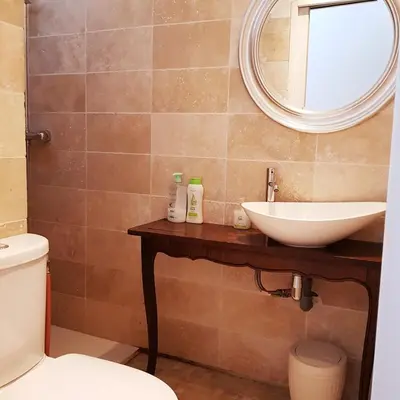 Salle de bains dans l'établissement Ancienne maison de ville en centre, proche gare