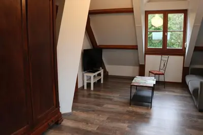 Coin salon dans l'établissement Gîtes 14 personnes à Ludes