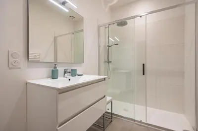 Salle de bains dans l'établissement Le Clovis - Reims Cathédrale