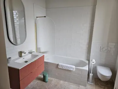 Salle de bains dans l'établissement Château de la Follie Le Berne