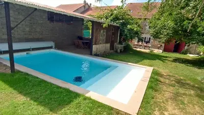Piscine de l'établissement brouillon Maison de famille, 4 chambres, 10 couchages, piscine 1N pb nb chambres ou située à proximité