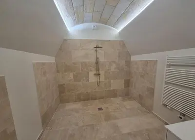 Salle de bains dans l'établissement Château de la Follie Le Bourgot